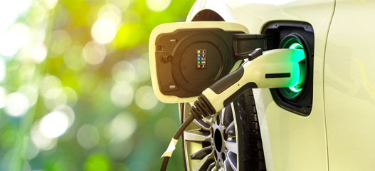 coche electrico cargándose